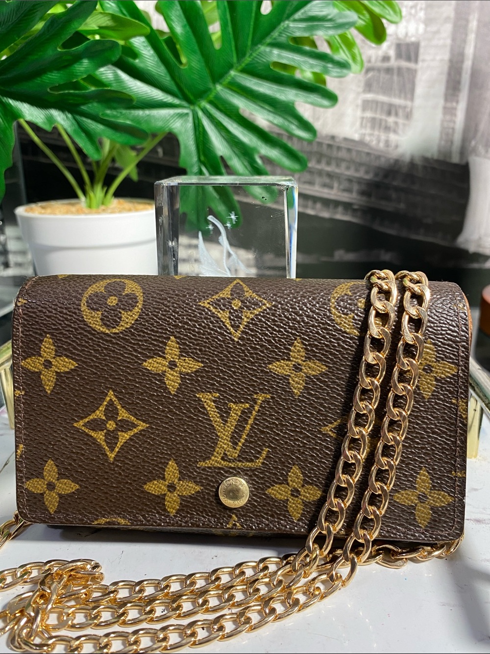 Authentic Louis Vuitton Monogram Bifold Zippy Wallet - Picture 3 of 15